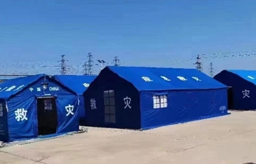 Компания Tangshan Pengcheng Outdoor принимала активное участие в стандартизации процессов установки палаток для оказания помощи при стихийных бедствиях, создавая надежную и качественную линию защиты для поставок чрезвычайной помощи.